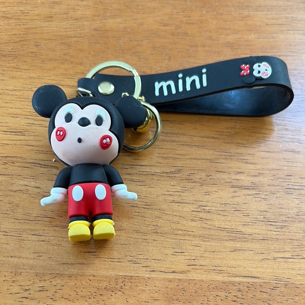 Mini Mickey Mouse Keychain Figure - Picture 2 of 16